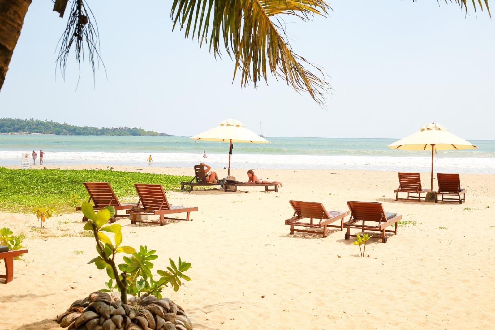 Relax Beach Resort Weligama Exterior photo